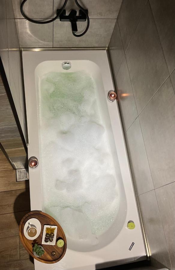 Babi Home バトゥーミ エクステリア 写真